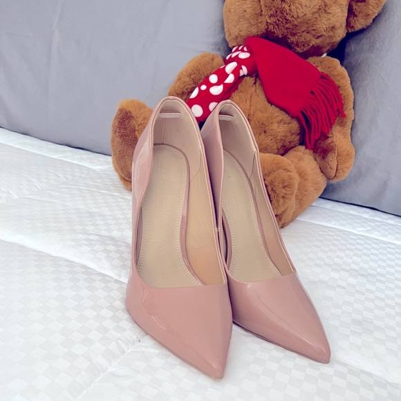 ASOS DESIGN Penelope Stiletto Pumps in Beige Patent - Picture 3 of 15